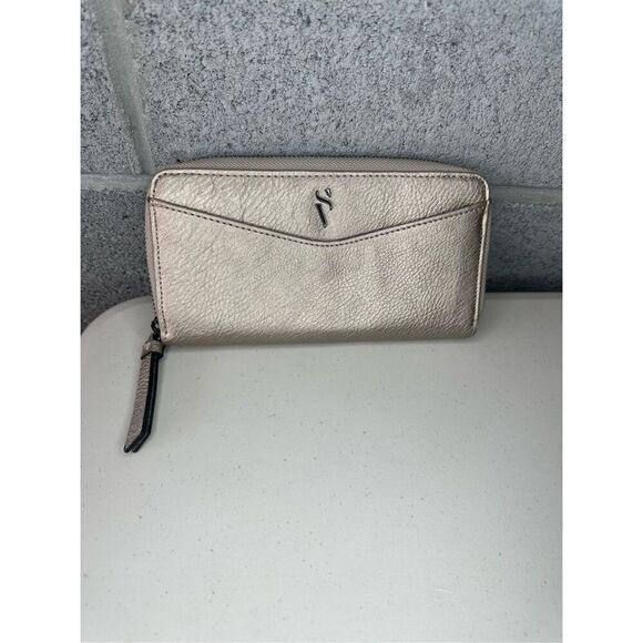 Simply Vera Wang Signature Long Zip Wallet Metallic - Picture 1 of 4